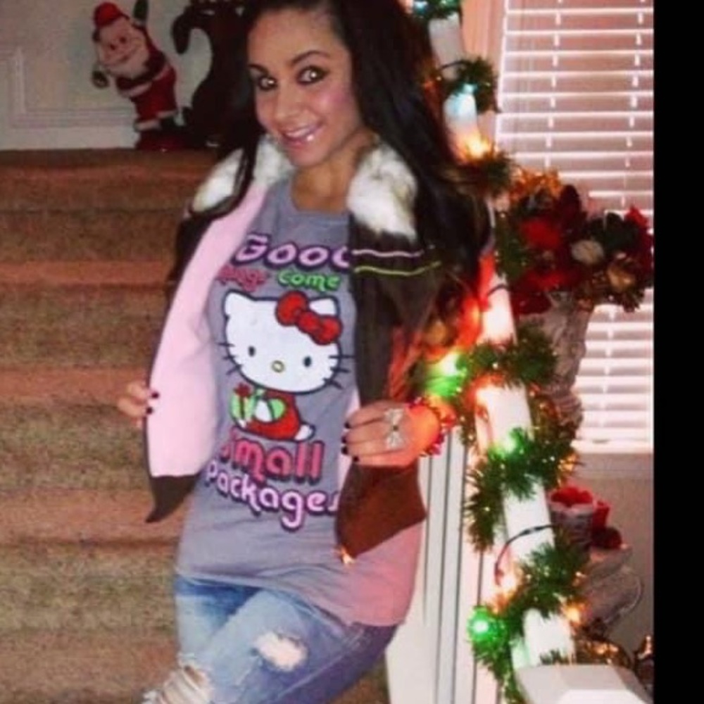 Hello Kitty Gray shirt - Picture 1 of 5